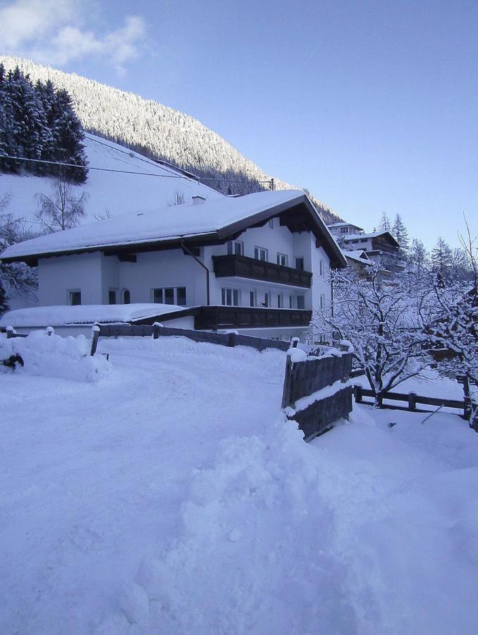 Ferienwohnung Mondial Нойштіфт-ім-Штубайталь Екстер'єр фото