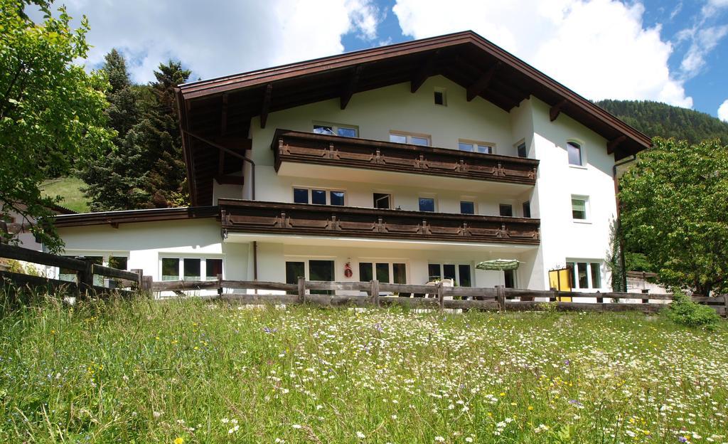 Ferienwohnung Mondial Нойштіфт-ім-Штубайталь Екстер'єр фото