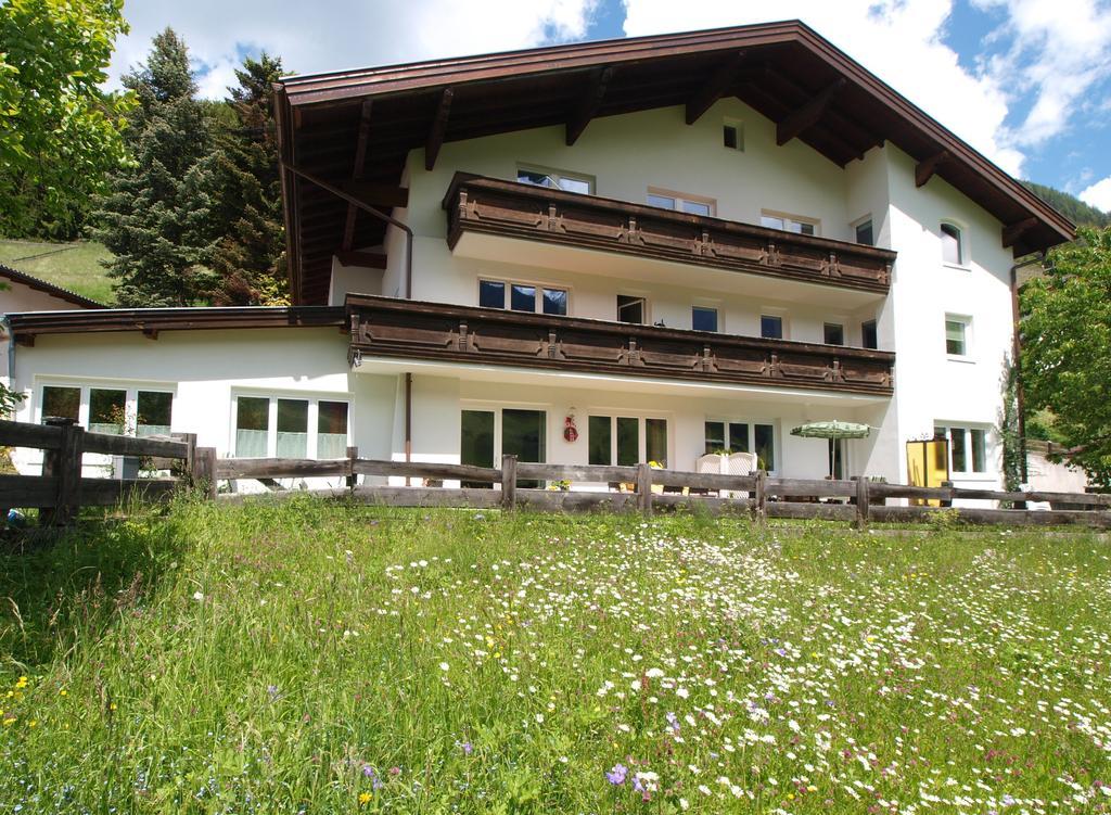 Ferienwohnung Mondial Нойштіфт-ім-Штубайталь Екстер'єр фото