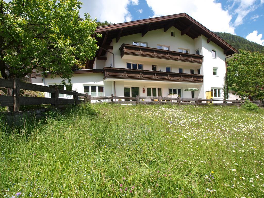 Ferienwohnung Mondial Нойштіфт-ім-Штубайталь Екстер'єр фото