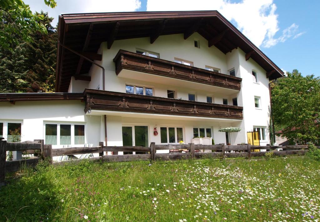 Ferienwohnung Mondial Нойштіфт-ім-Штубайталь Екстер'єр фото